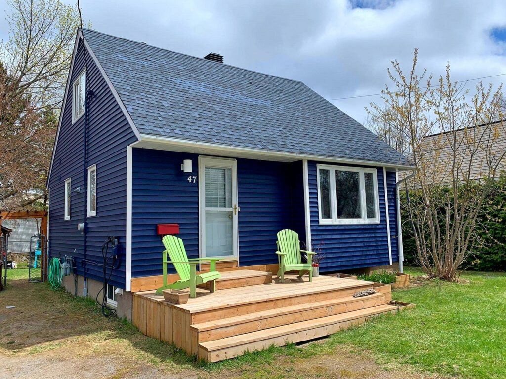 House and Deck Staining Ottawa - BMS Painting